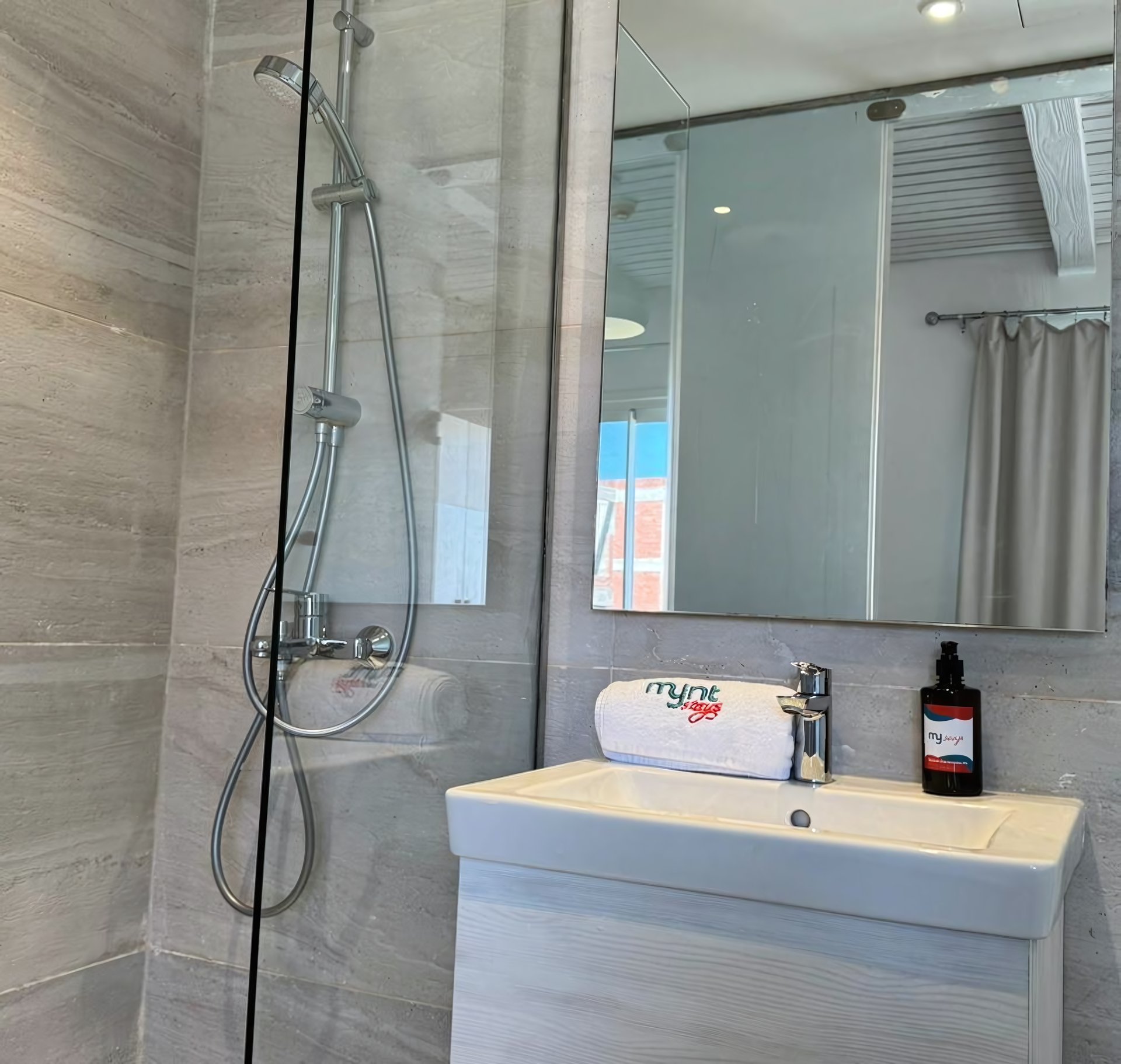 Relaxing 2BR Chalet in Fouka Bay | Elegant Side Sea View Stay — photo 4