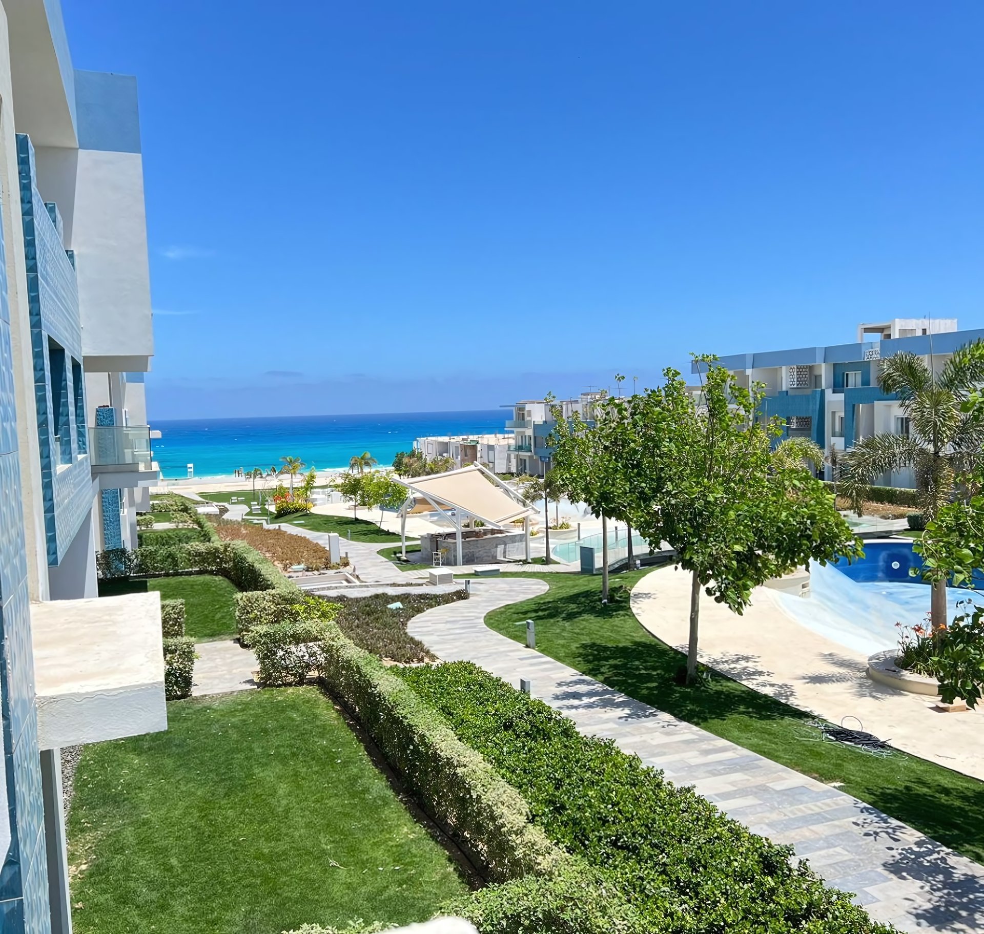 Luxury Serviced 2BR Apartment in Fouka Bay | First Row Sea & Pool View — photo 3