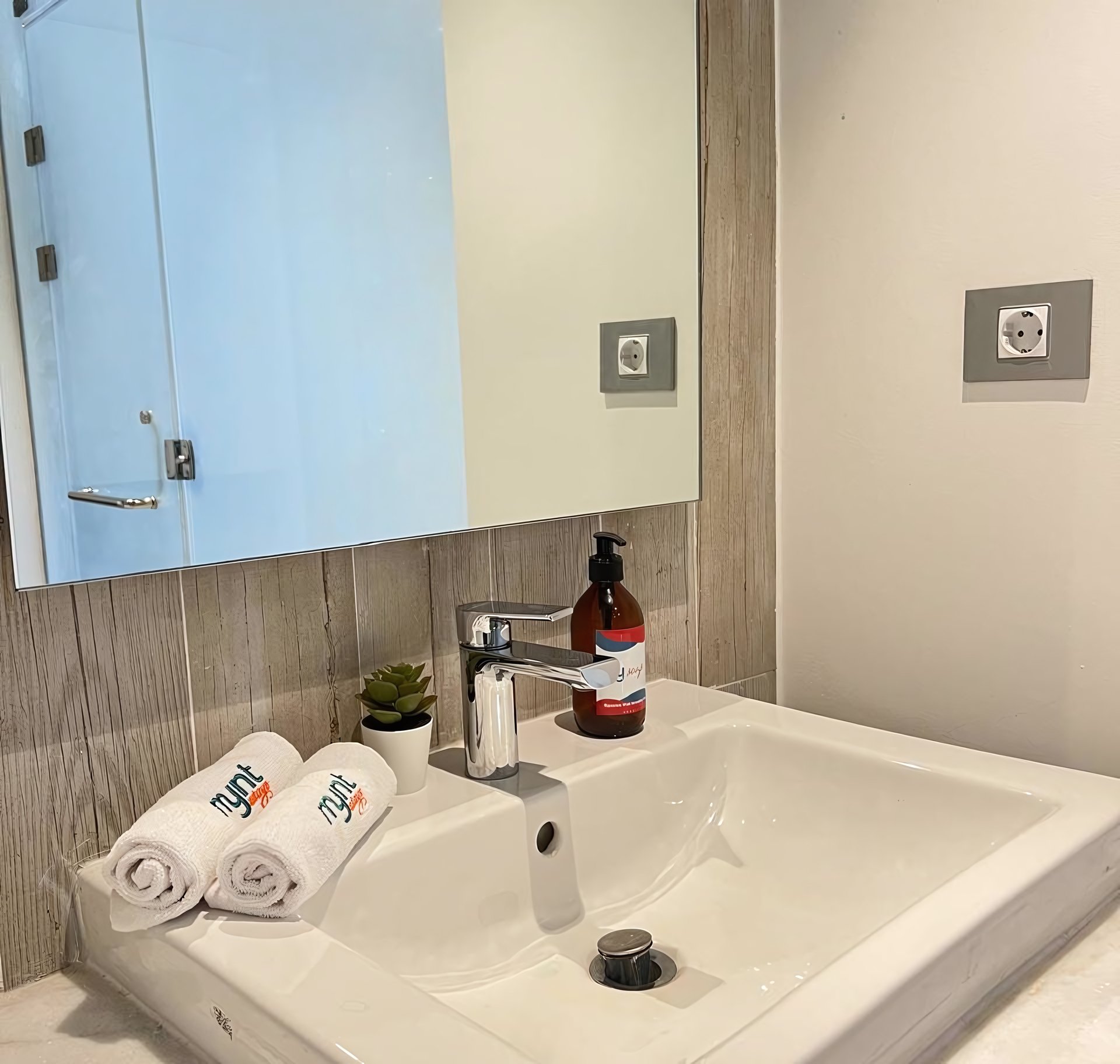 Luxury Serviced 2BR Apartment in Fouka Bay | First Row Sea & Pool View — photo 6