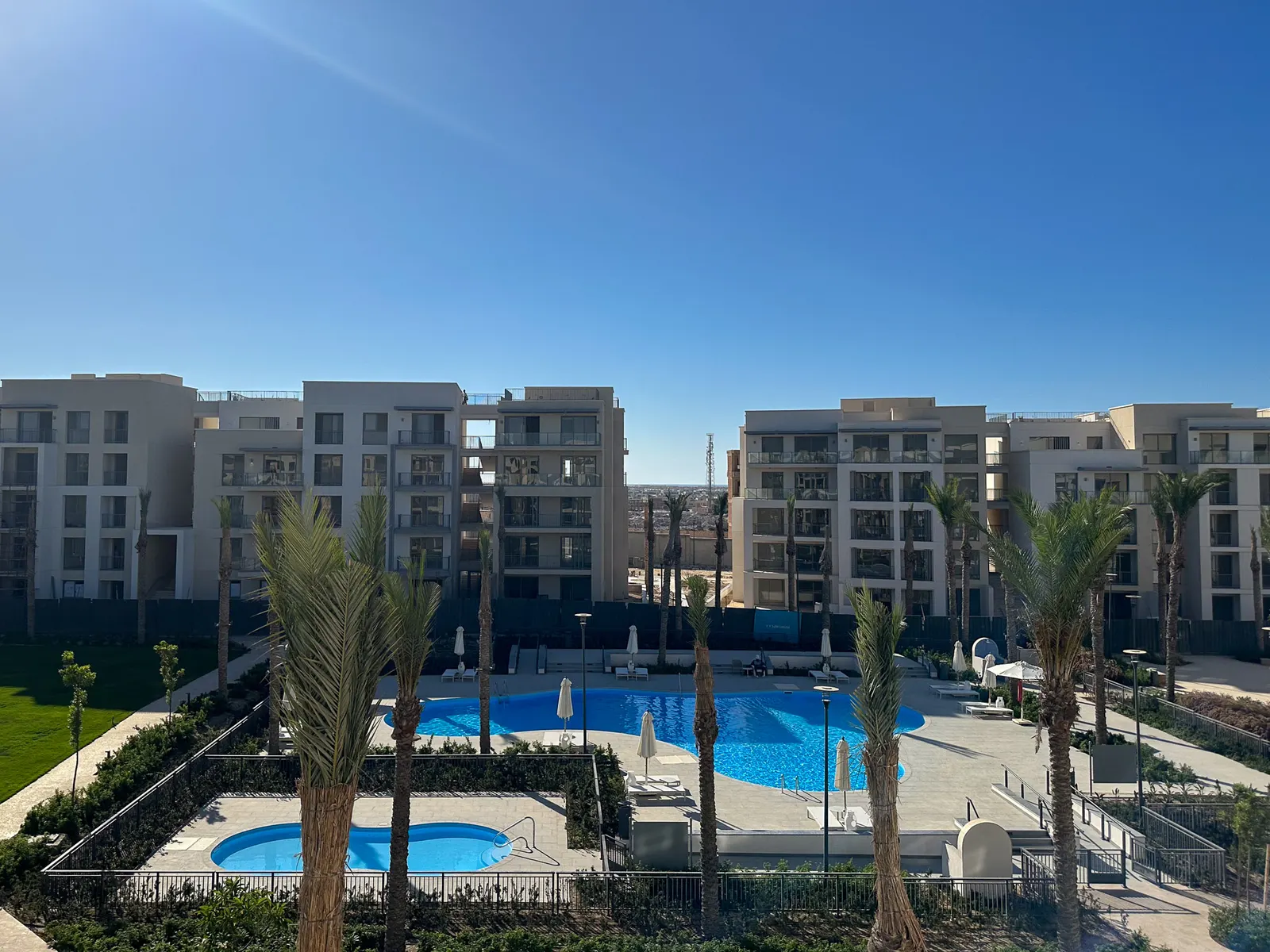 1BR Pool View | Lea