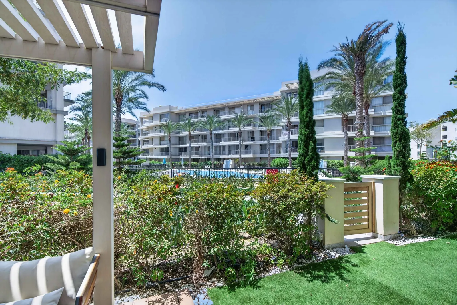 2BDR Aprt with Garden @ Marassi