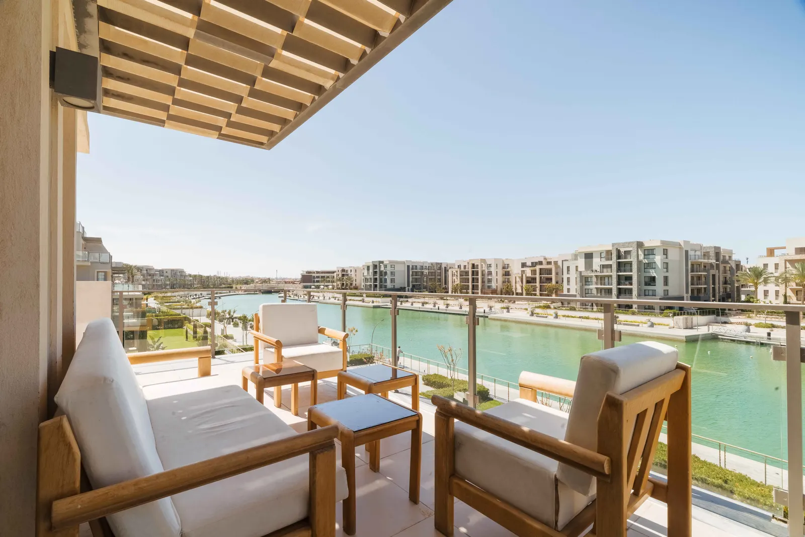 3BR Apartment Canal View