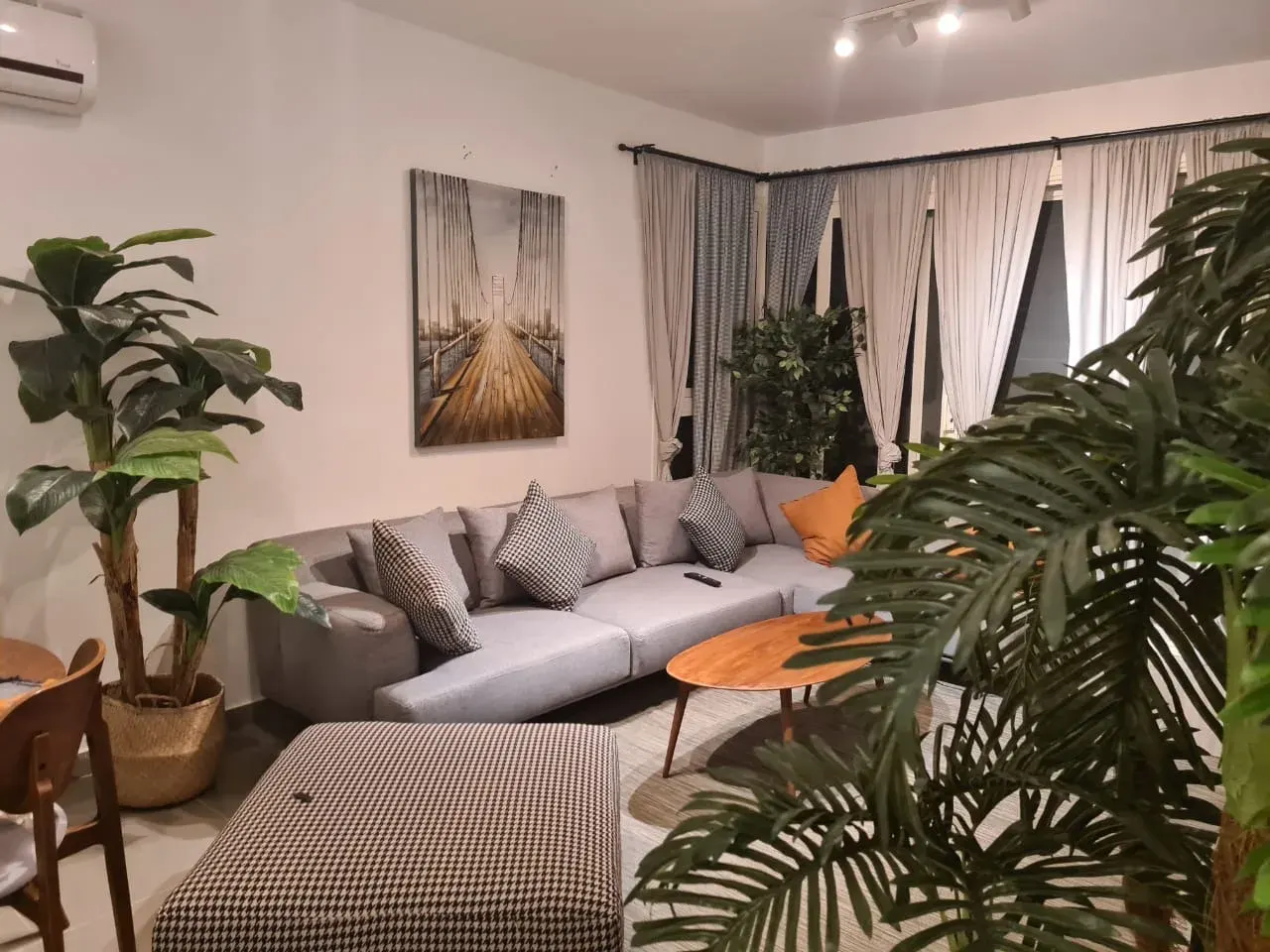 E01-F06 Beachtown 2 Bedroom Apartment