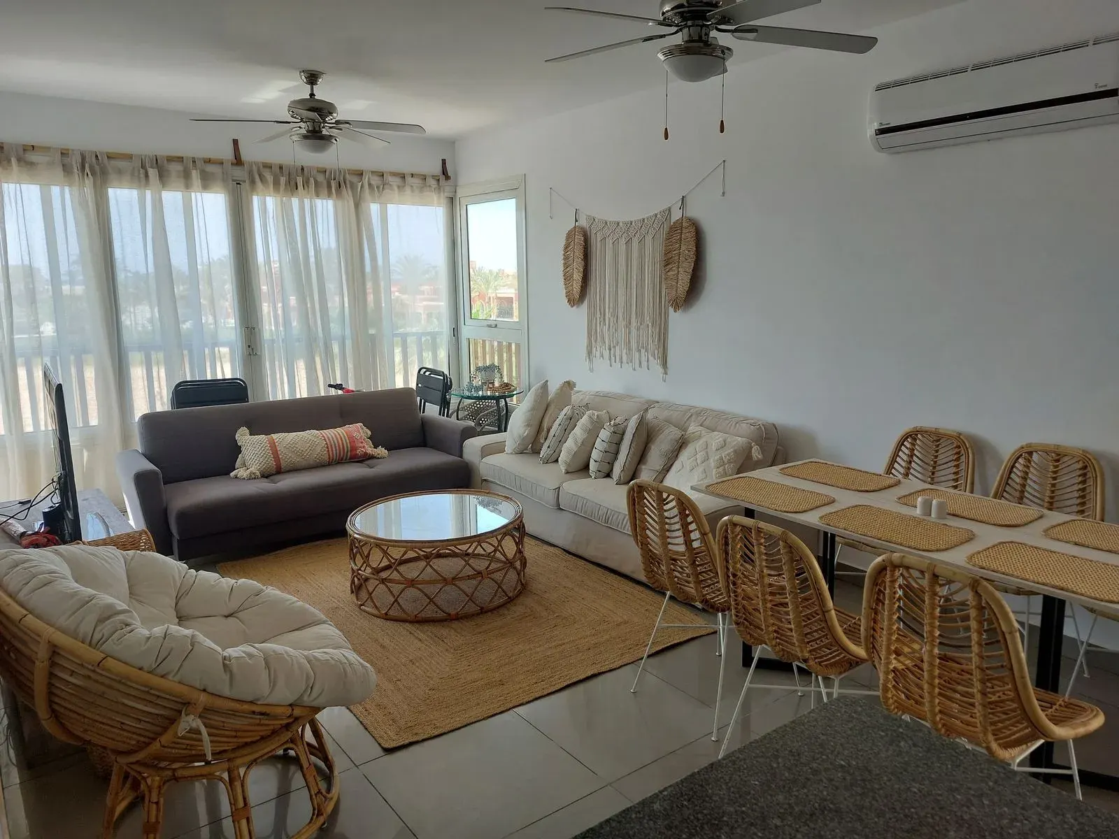 E01-S05 Beachtown 2 Bedroom Apartment