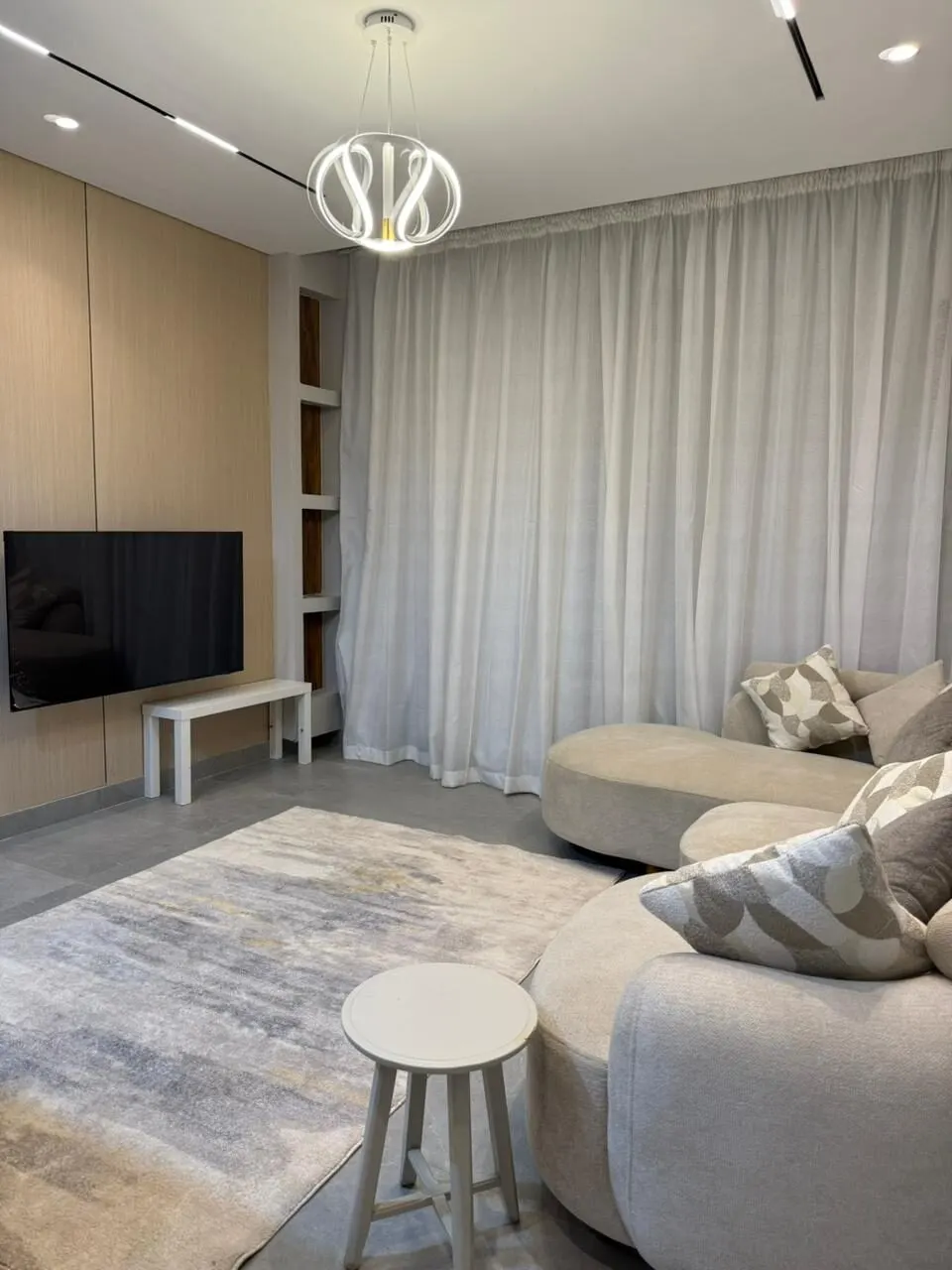 Warm Oak Suite with Balcony — 1-Bedroom Apartment, Sheikh Zayed