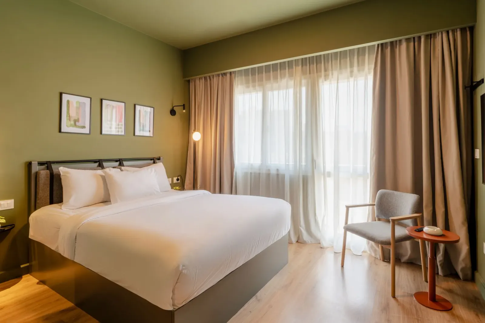King Room With Balcony In The Center Of Downtown Cairo