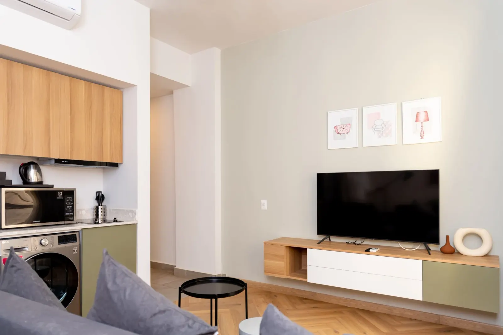 One-Bedroom Apartment with Balcony and City View In The Center Of Downtown Cairo
