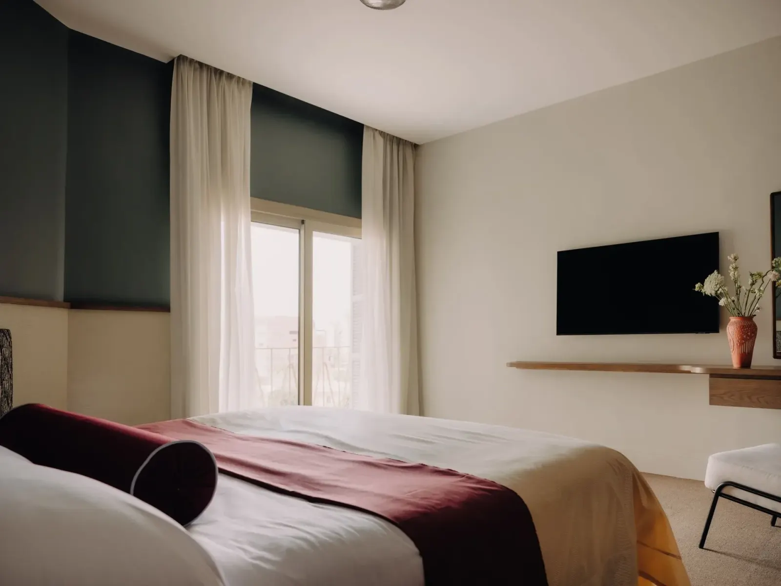 Suite With Balcony In a Boutique Hotel With Breakfast