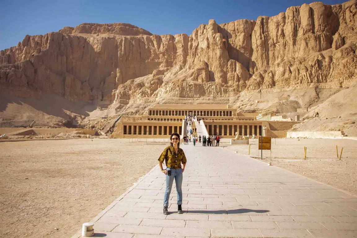 From Luxor: Guided Tour to East or West Banks with Lunch