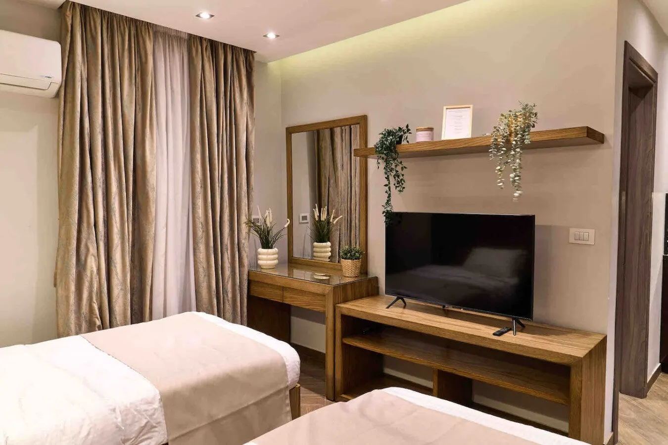 Nasr City Studio with Floral Feature Wall and Desk for Two