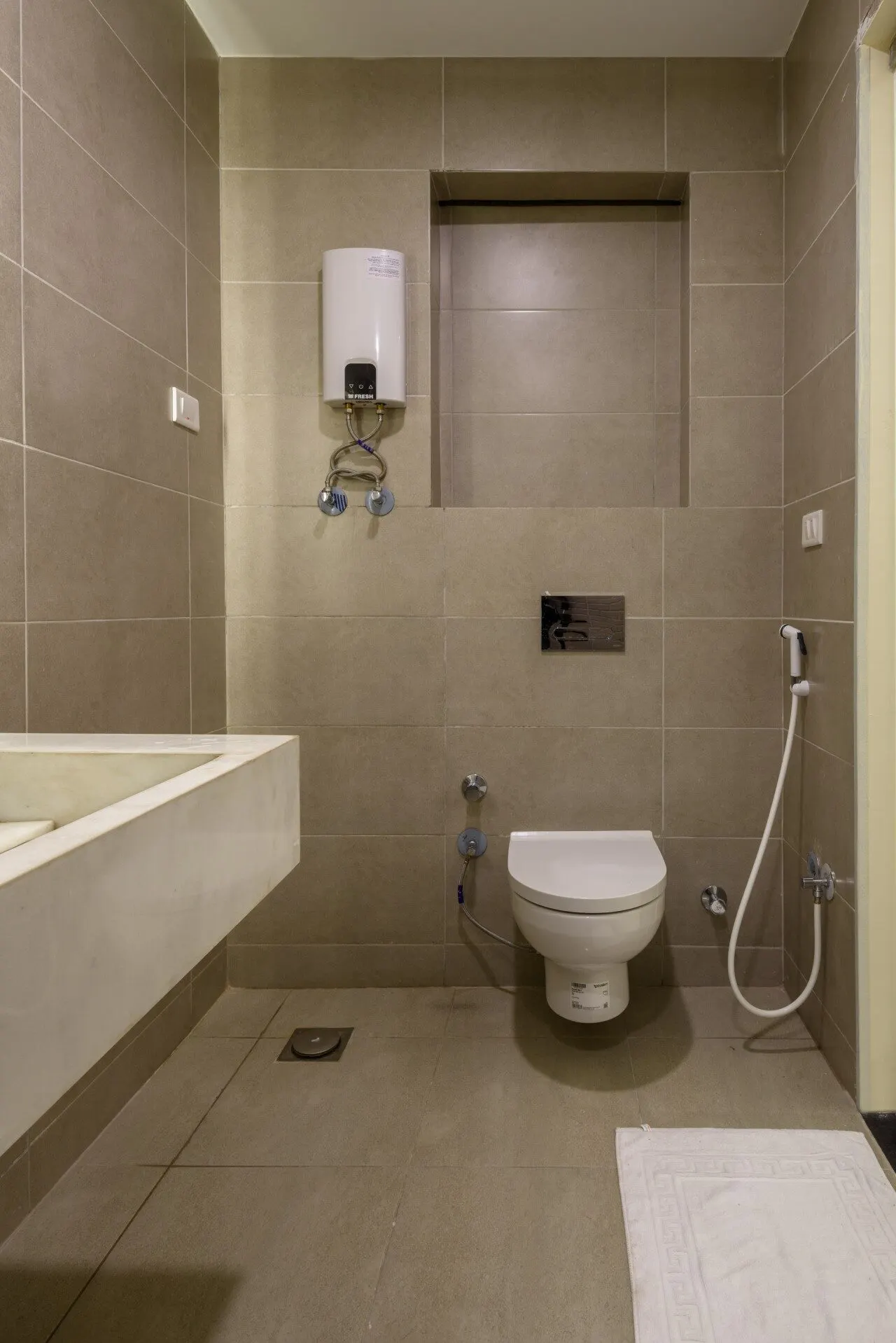 Heliopolis Airport Twin Room with Wardrobe, Lower Floor