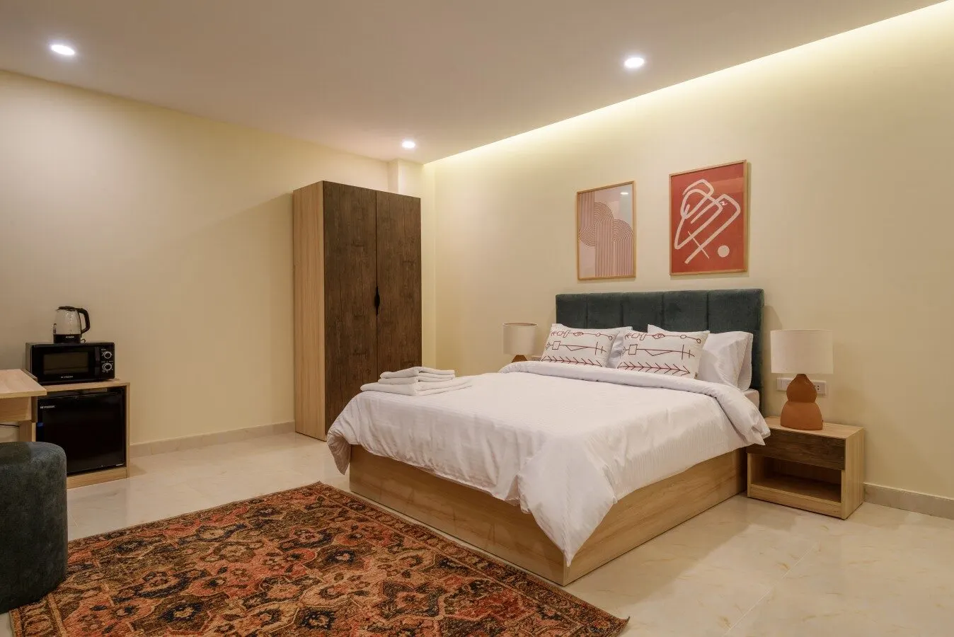Spacious Heliopolis Airport Double Room with Sofa, Lower Floor