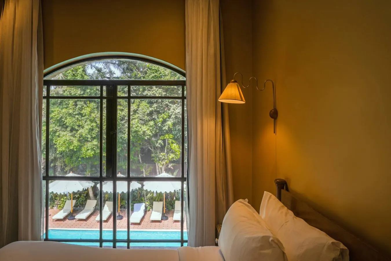 Bright 38 sqm One-Bedroom Overlooking the Pool