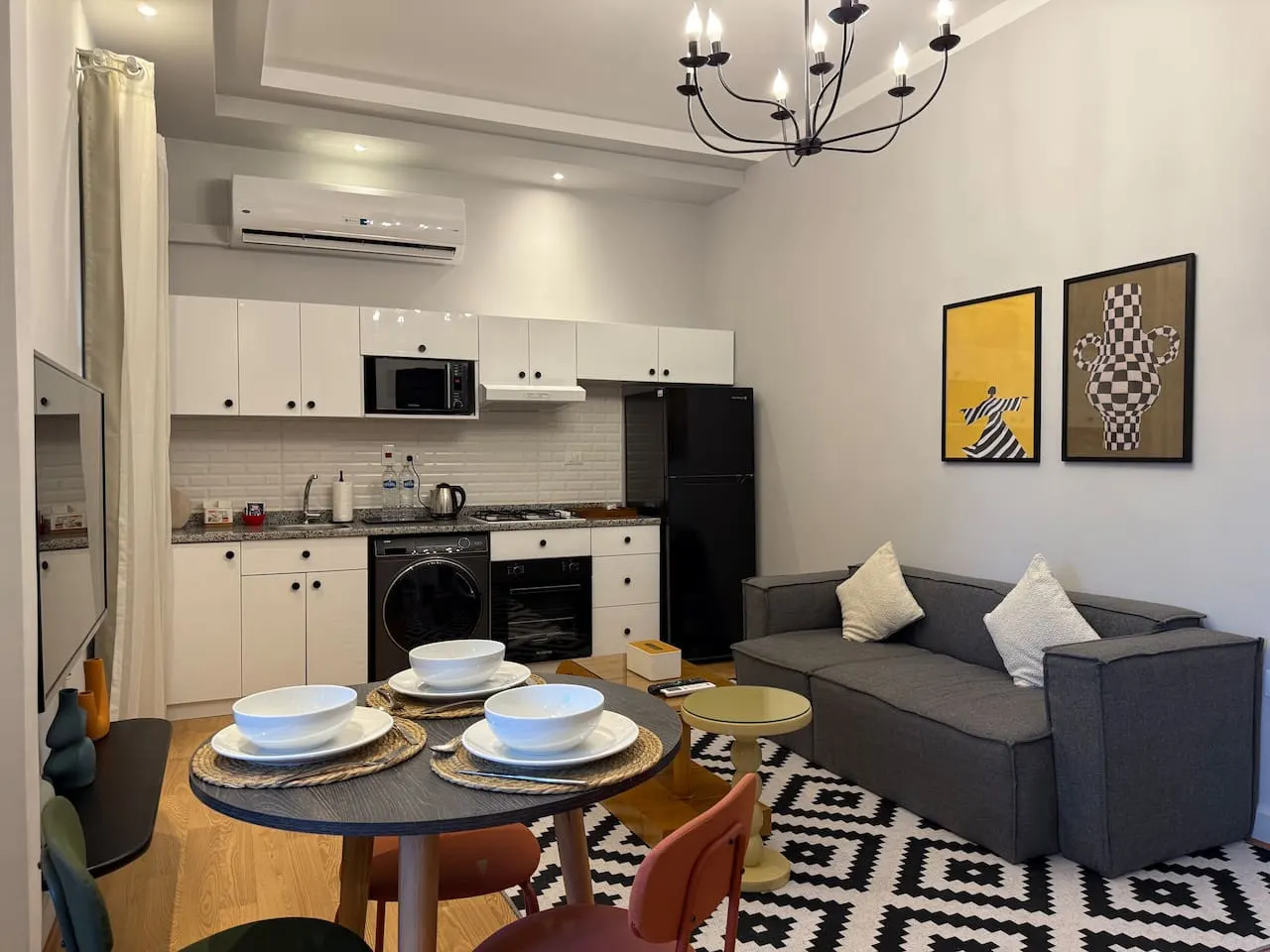 Bright Studio with Kitchen, Gym and Bicycle Access