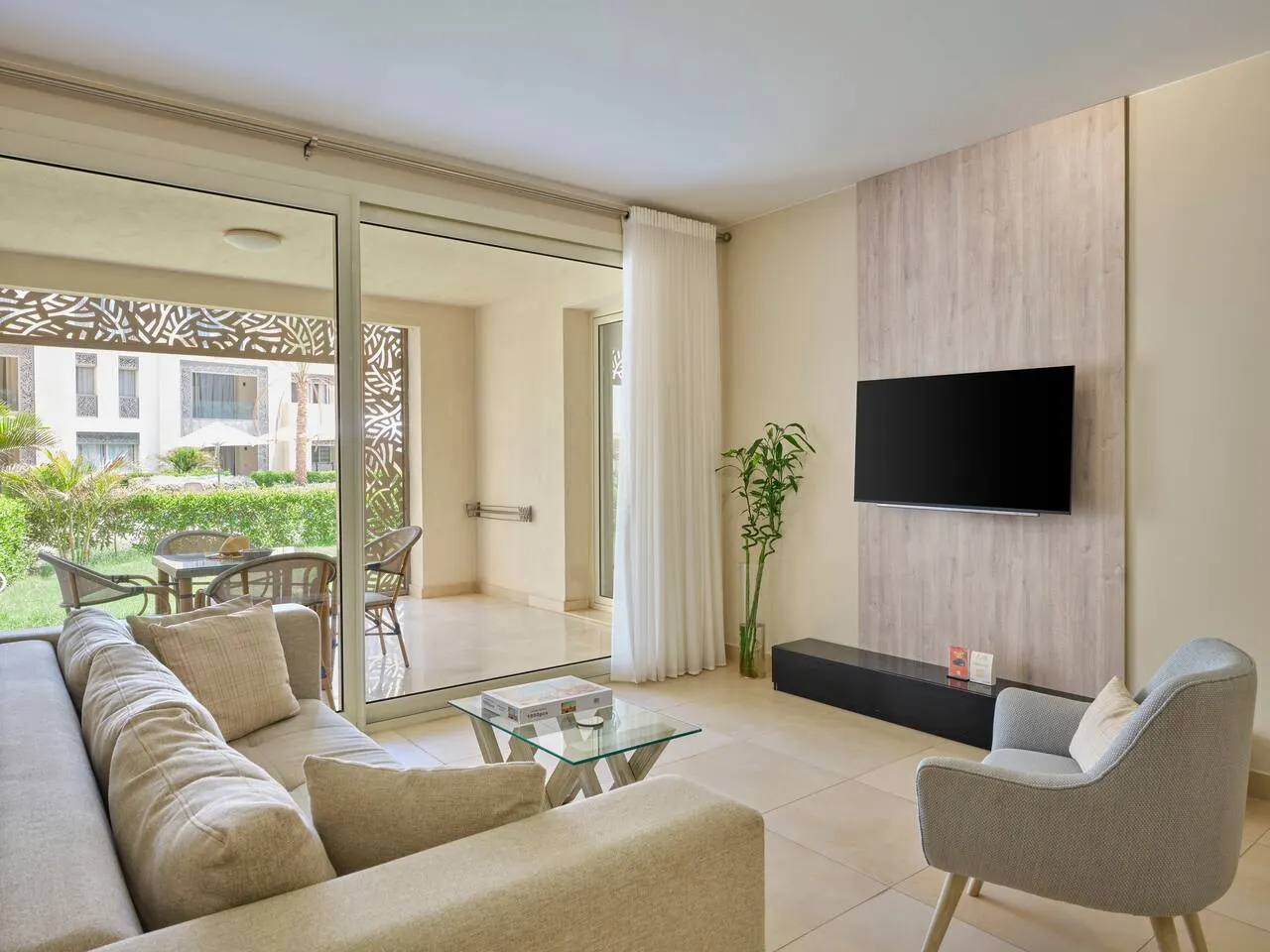 One-Bedroom with Garden, Pool View and King Bed