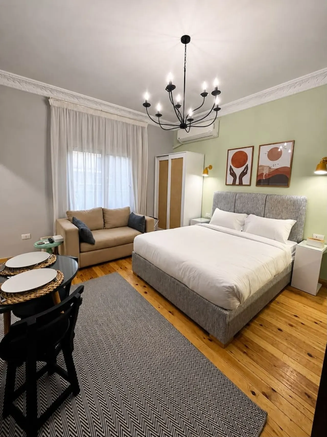 Open-Plan Studio with Kitchenette and Gym Access