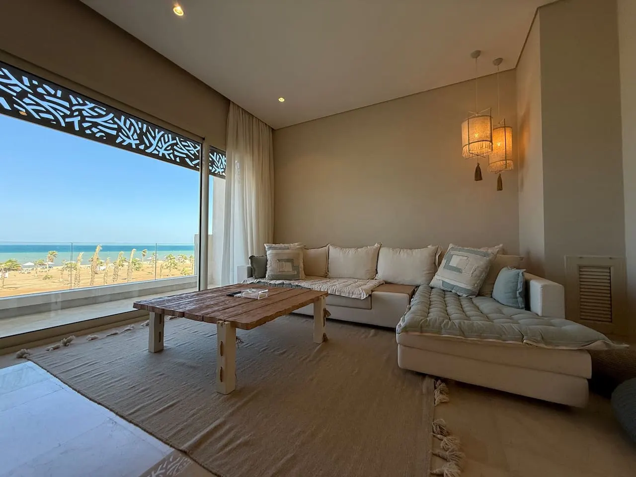 Six-Bedroom Private Villa with Jacuzzi and Rooftop