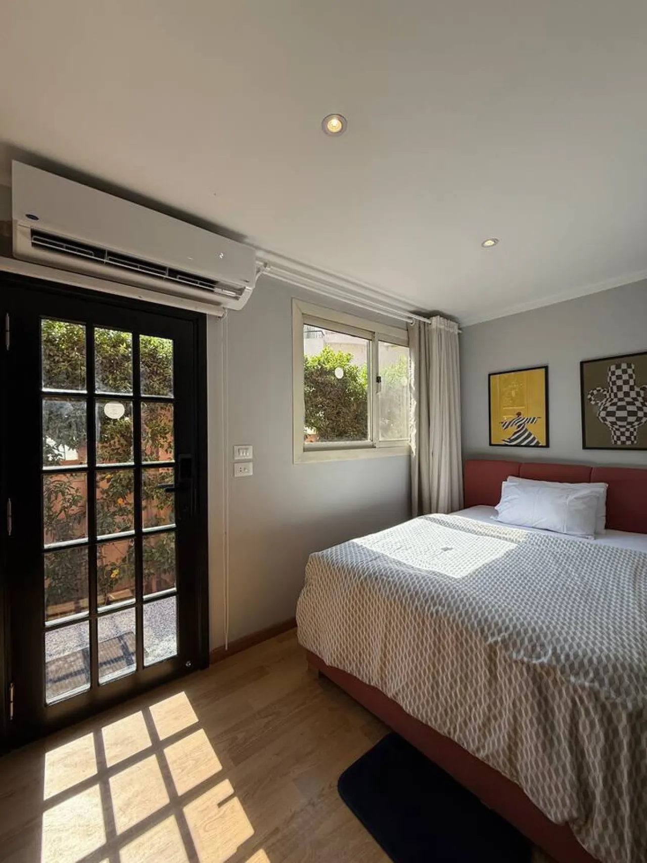 Studio with Private Garden and Gym Access