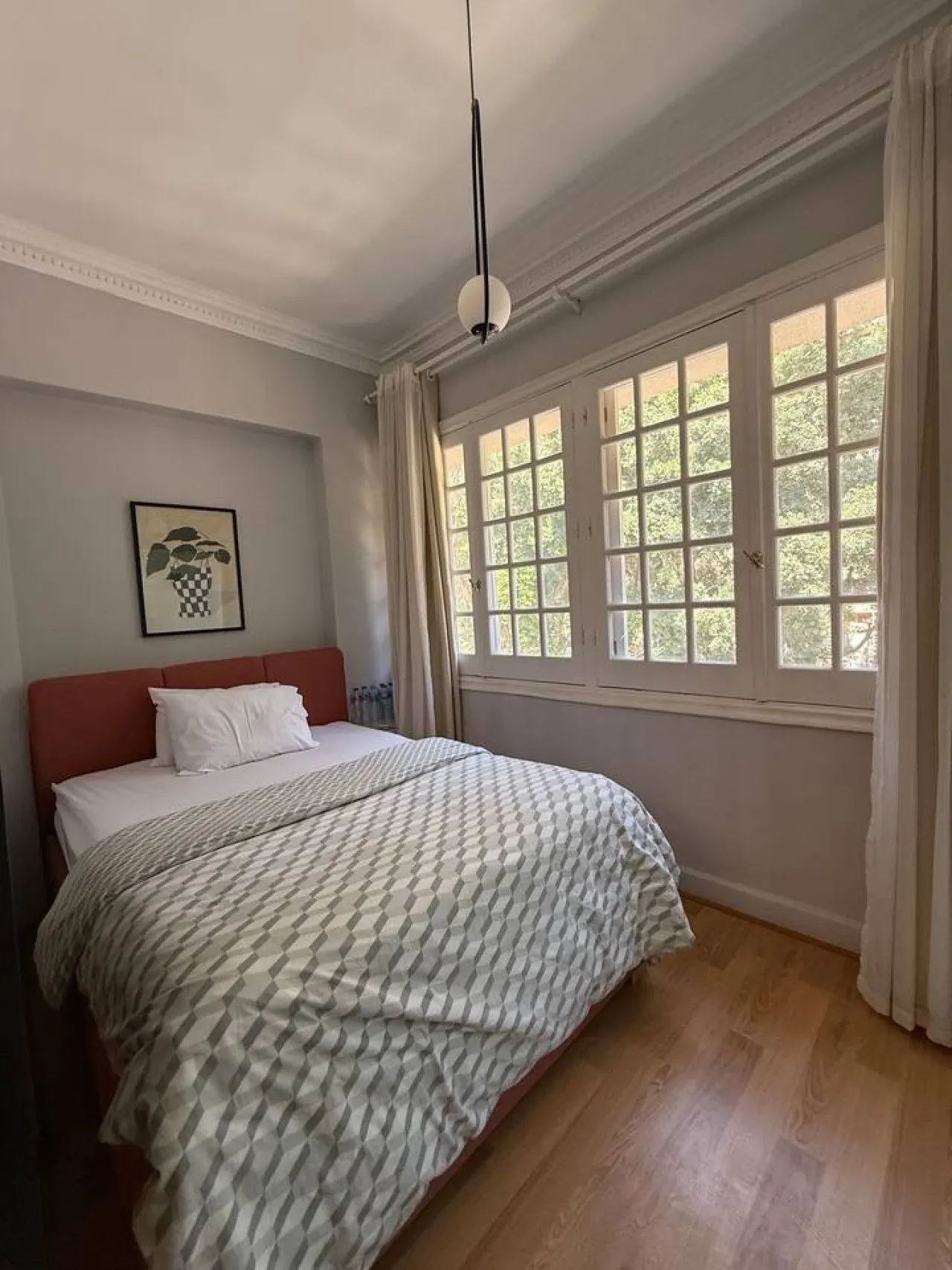Studio with Queen Bed, Workspace and Social Lounge