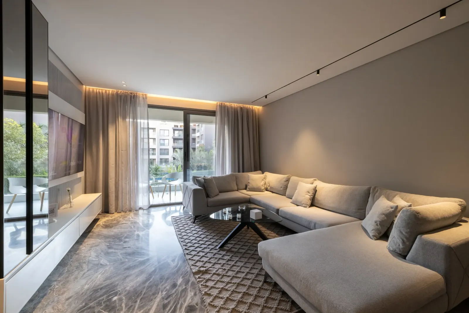 Monochrome - 3 Bedroom - Garden View - TF