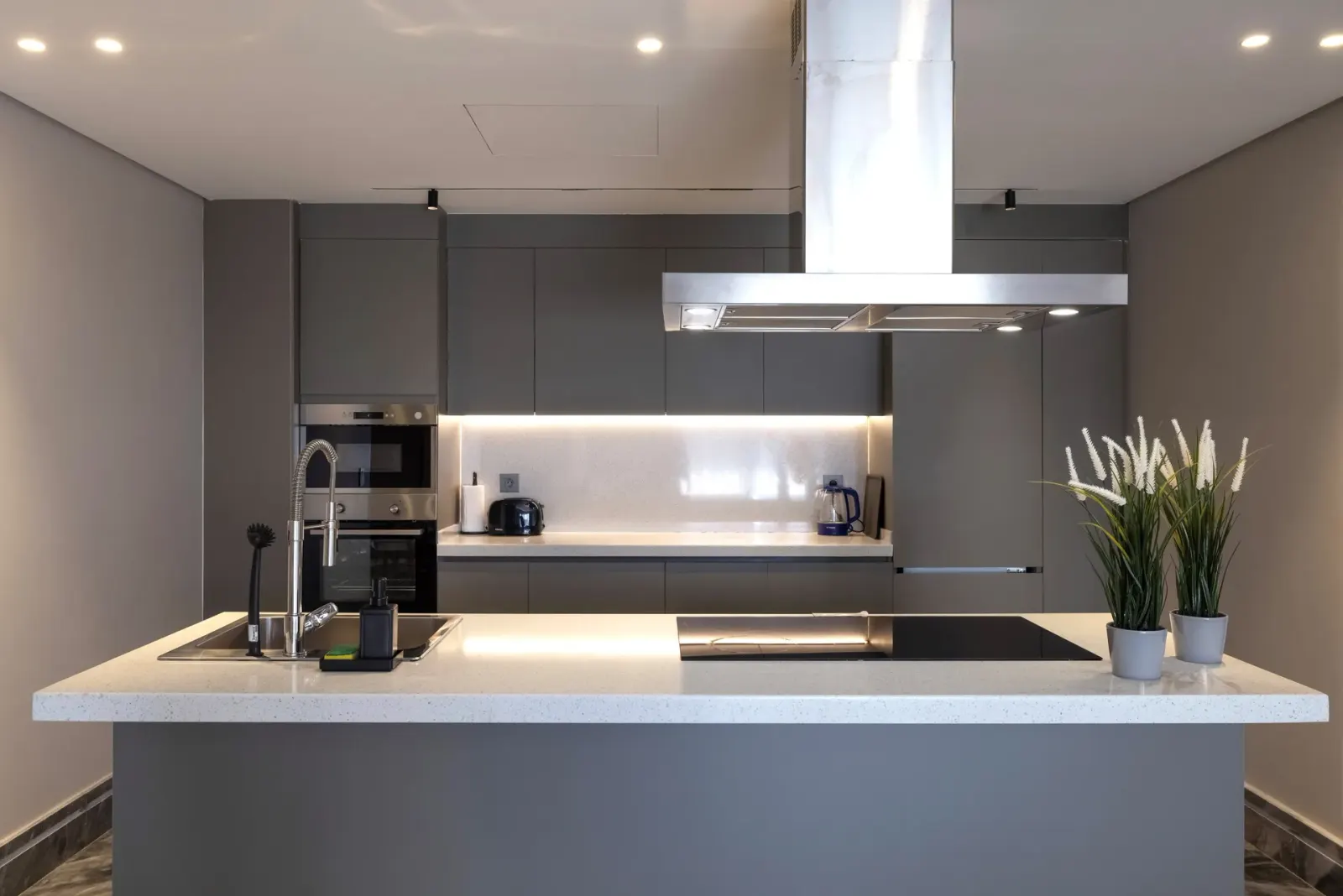 Monochrome 2 Bed Garden View TF