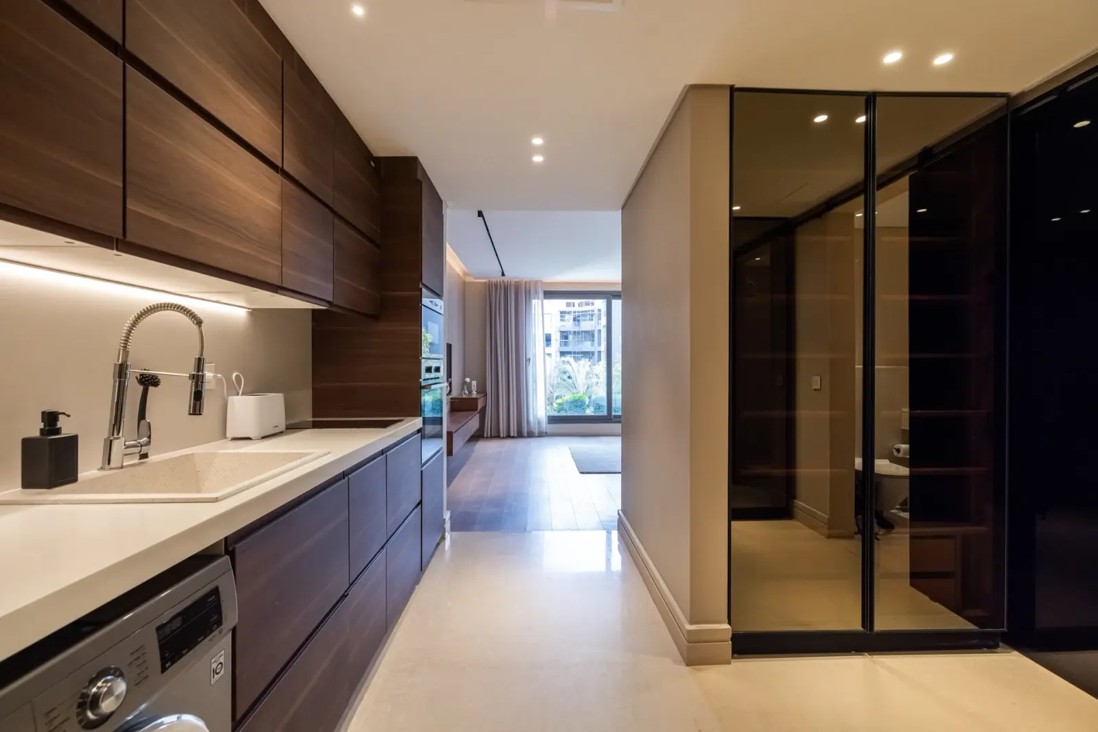 Studio with Pool Access and Serene Garden View - GF