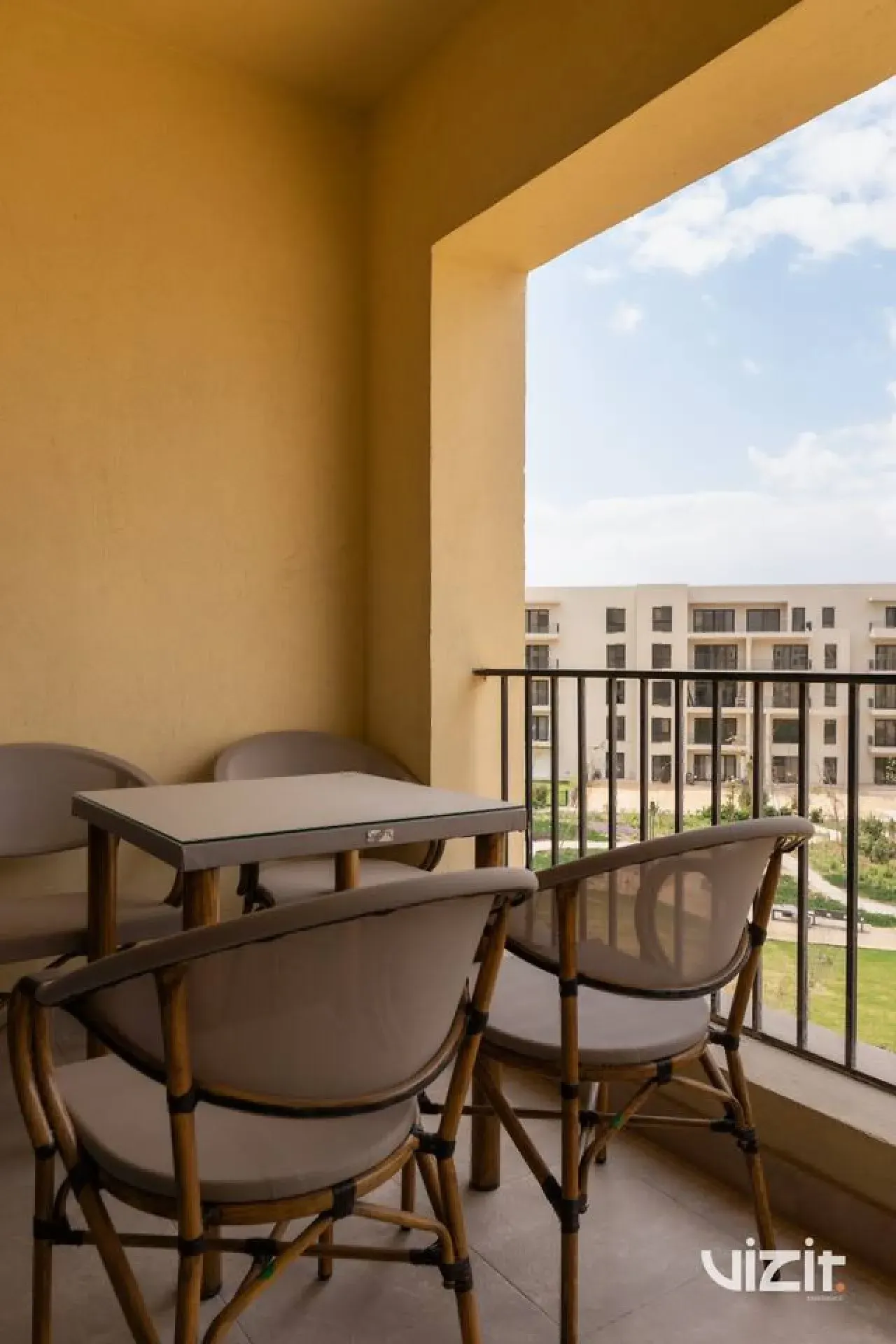 2-Bedroom Apartment · O West