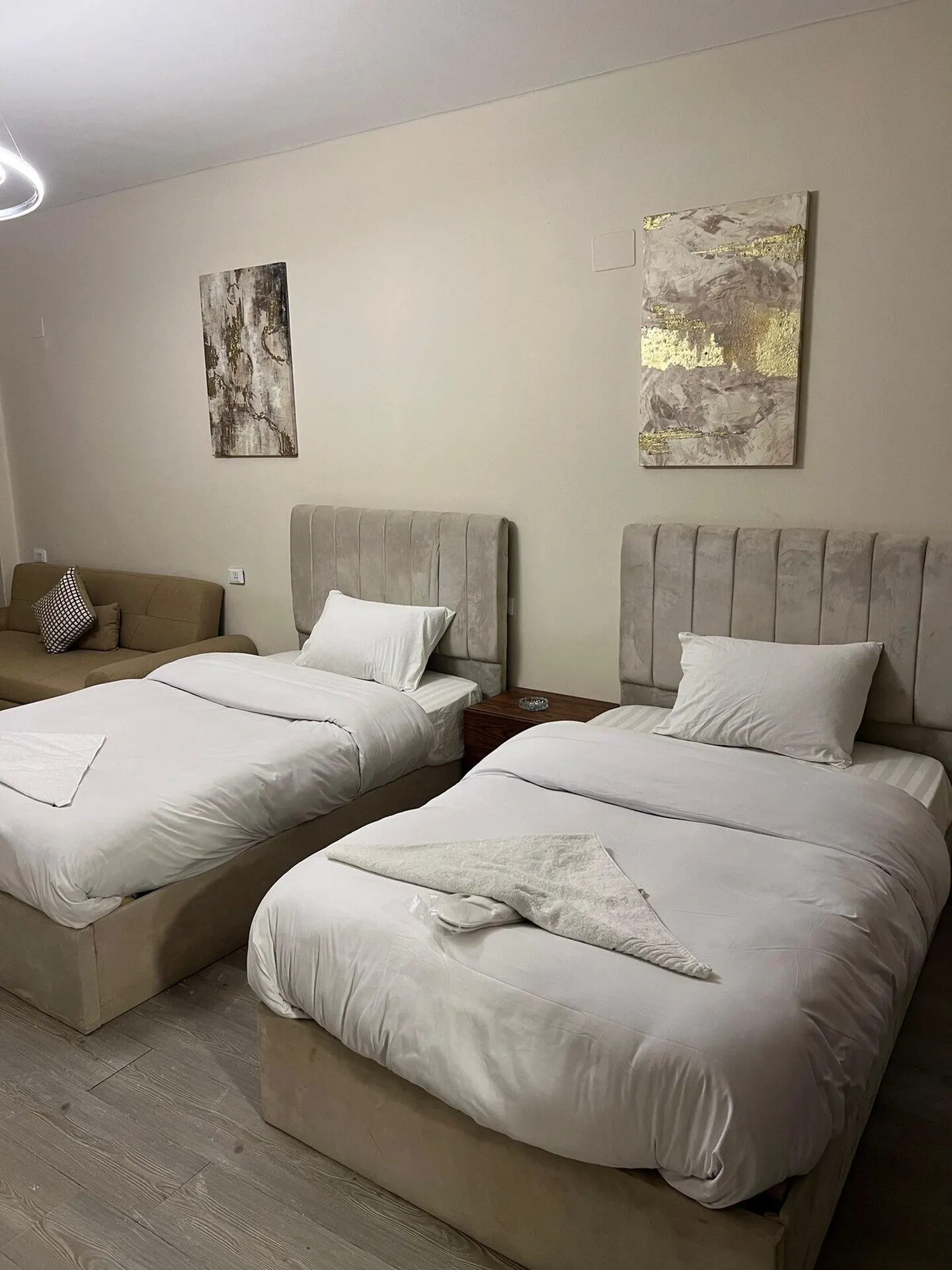Velvet-Headboard Twin Studio (ES10) — Studio, Downtown