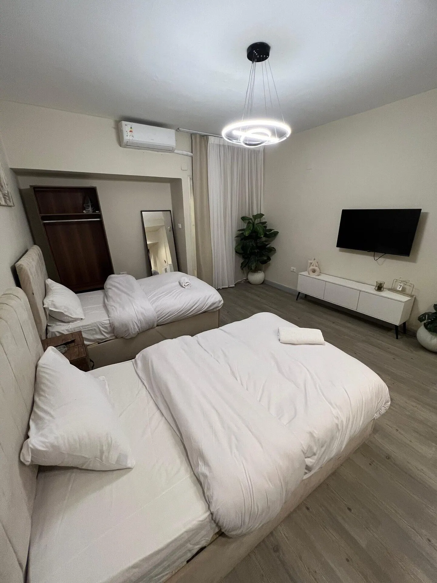Twin Studio with Striped-Tile Shower (ES12) — Studio, Downtown