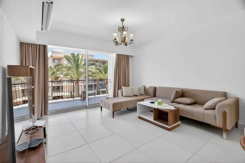 2BDR Aprt with Pool View, photo 3
