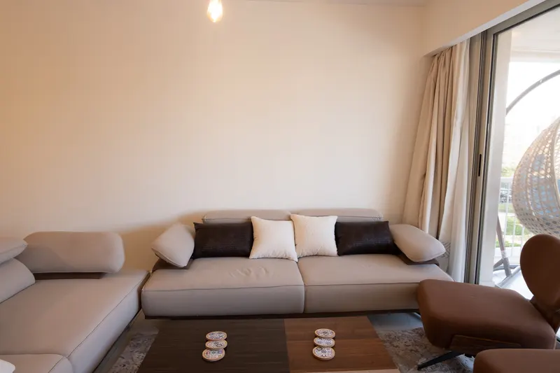 Chic 2BR Pool View | Marina — photo 2