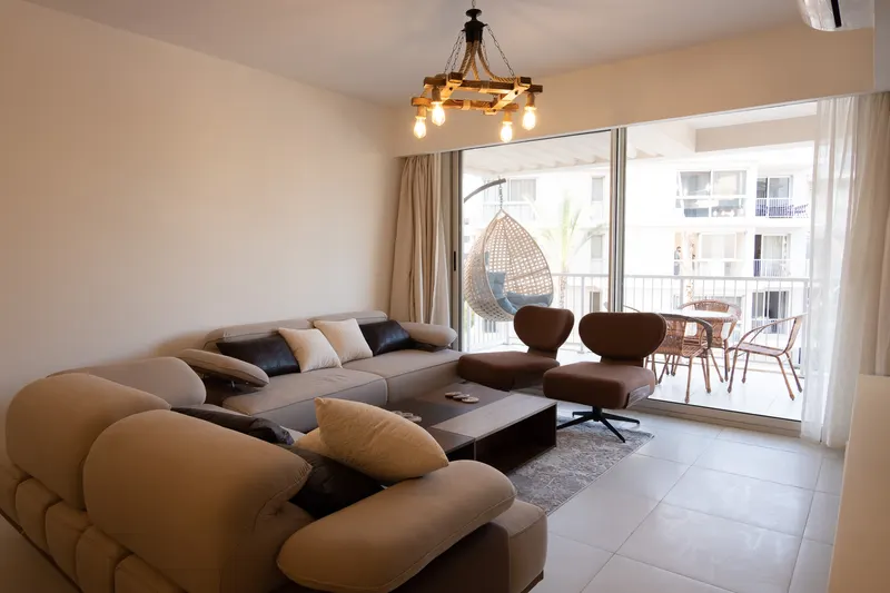 Chic 2BR Pool View | Marina — photo 3