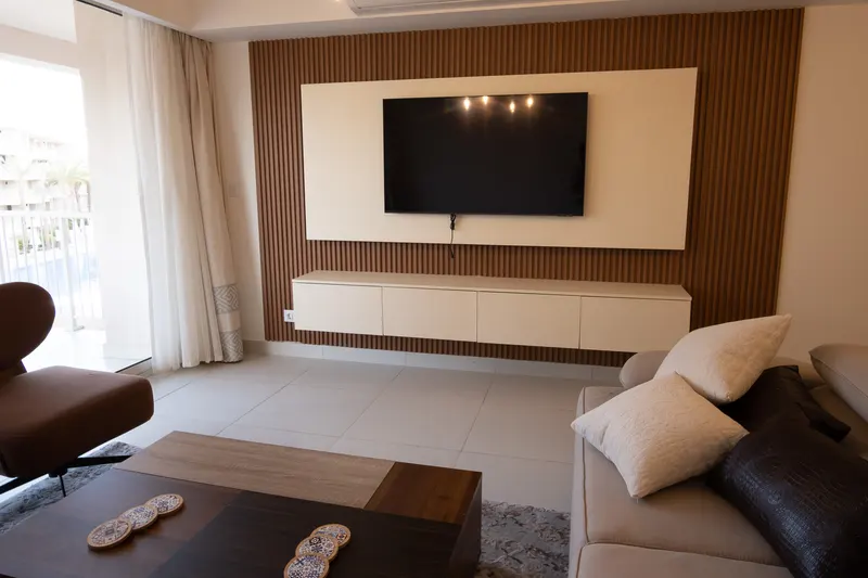 Chic 2BR Pool View | Marina — photo 5