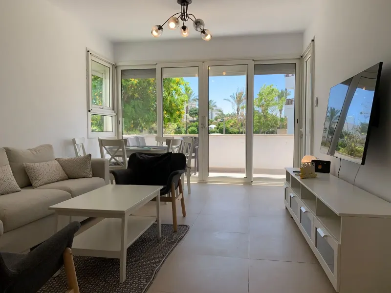 B01-G04 Beachtown 2 Bedroom Apartment — photo 3