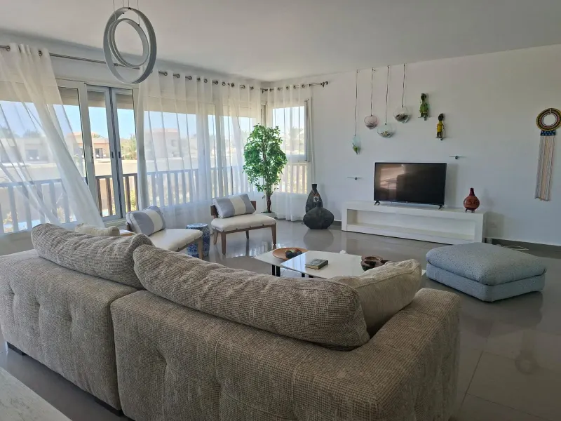 C01-S01 Beachtown 2 Bedroom + Maid's Room Apartment — photo 3