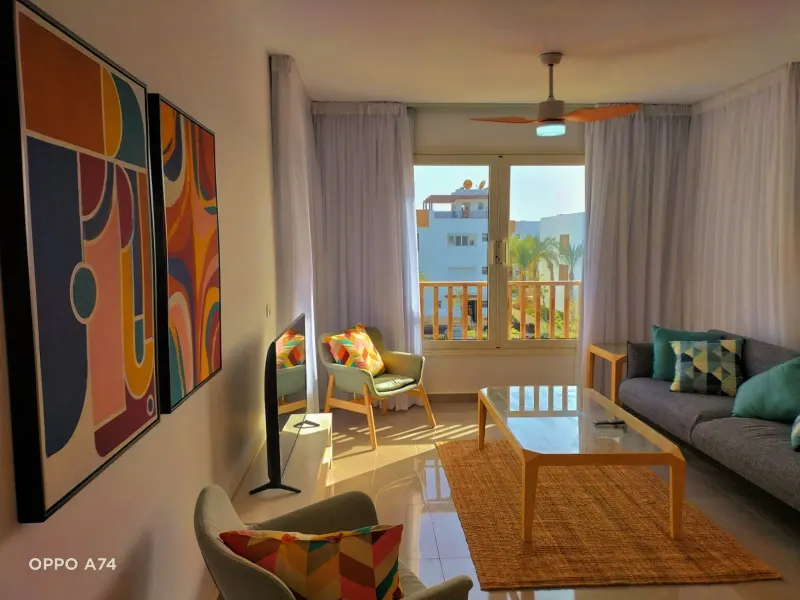 C01-S08 Beachtown 2 Bedroom Apartment — photo 2