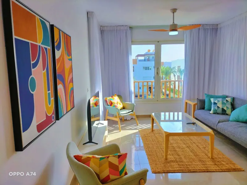 C01-S08 Beachtown 2 Bedroom Apartment — photo 3