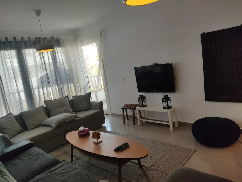 C02-F03 Beachtown 2 Bedroom Apartment — photo 2
