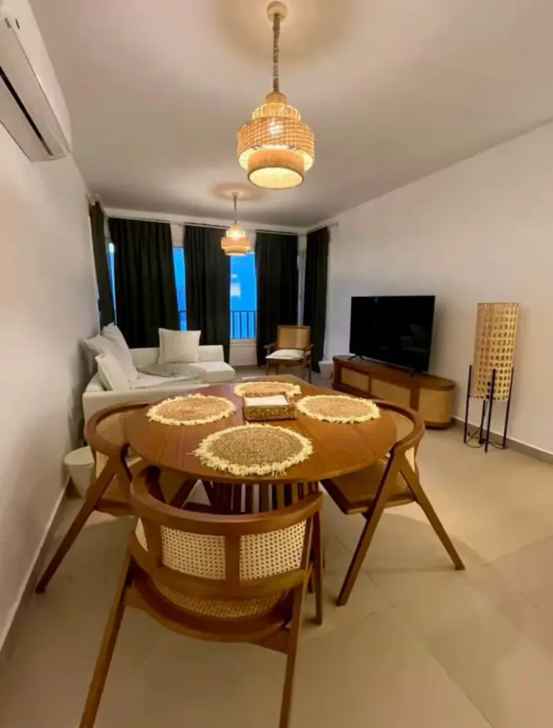 C02-S06 Beachtown 2 Bedroom Apartment