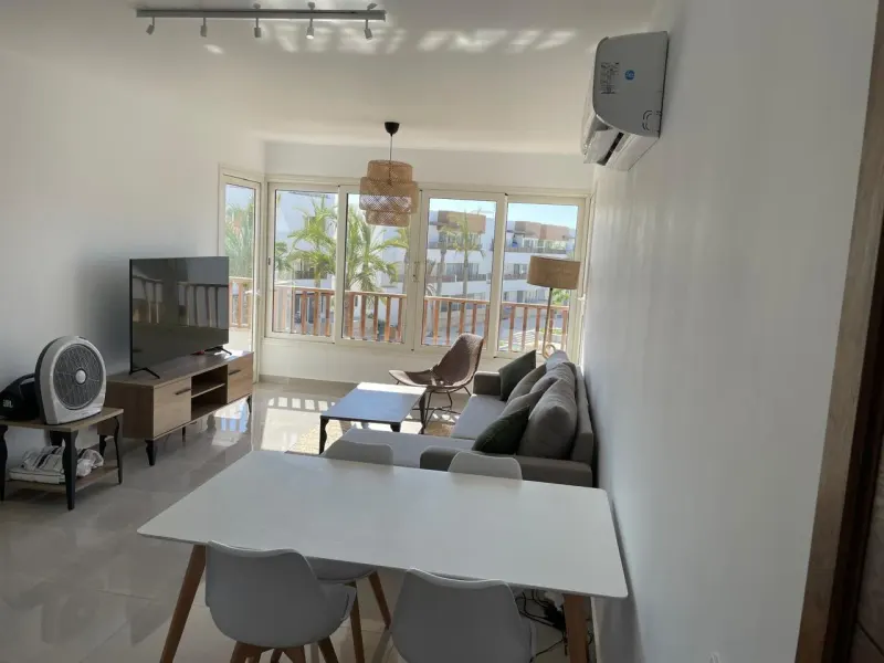 C02-S08 Beachtown 2 Bedroom Apartment, photo 2
