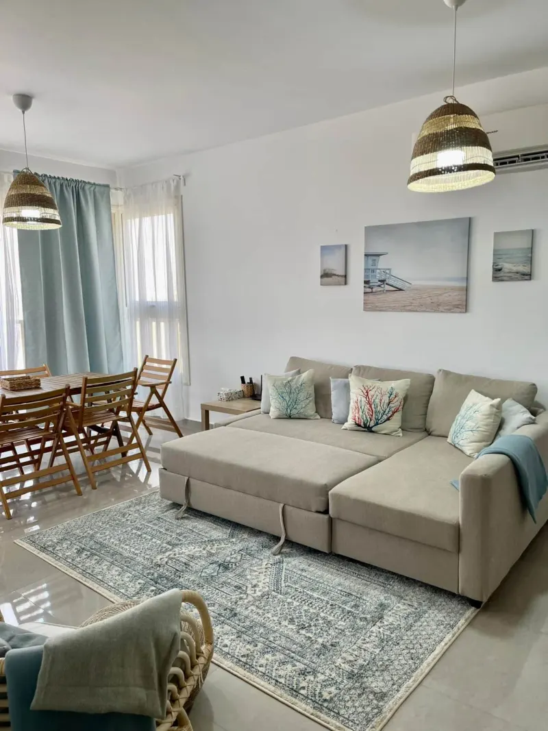C08-F01 Beachtown 2 Bedroom Apartment — photo 3