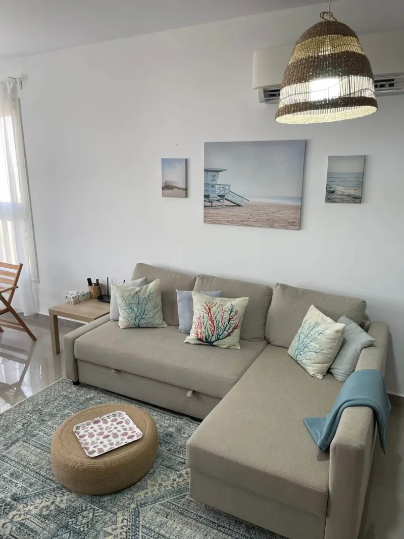 C08-F01 Beachtown 2 Bedroom Apartment — photo 4