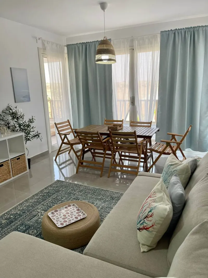 C08-F01 Beachtown 2 Bedroom Apartment — photo 5