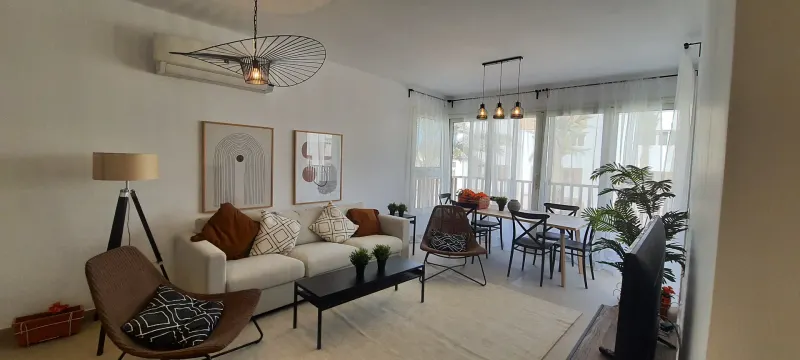 C08-F04 Beachtown 2 Bedroom Apartment — photo 2