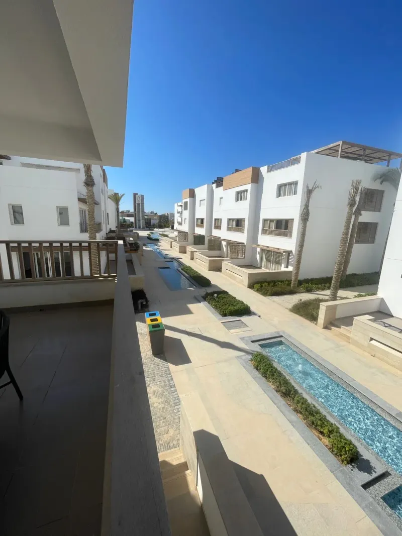 E06-F04 Beachtown 2 Bedroom + Maid's Room Apartment, photo 3