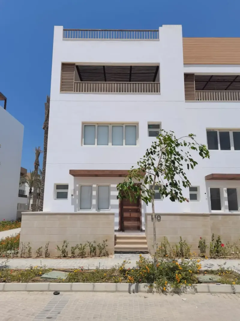 E10 Beachtown 3 Bedroom + Maid's Room Townhome, photo 2