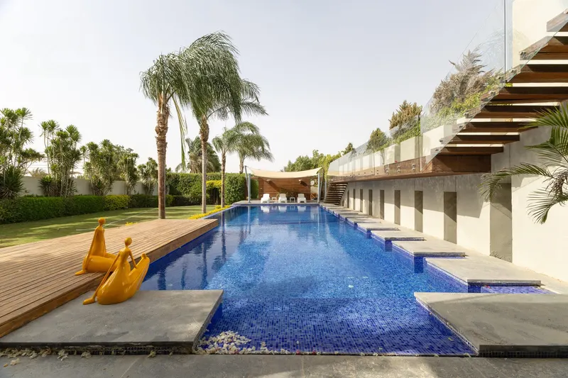 Round Tower and Long Mosaic Pool — 5-Bedroom Villa, Sheikh Zayed