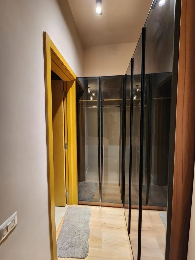 Walnut and Round Mirrors — 3-Bedroom Apartment, Sheikh Zayed, photo 8