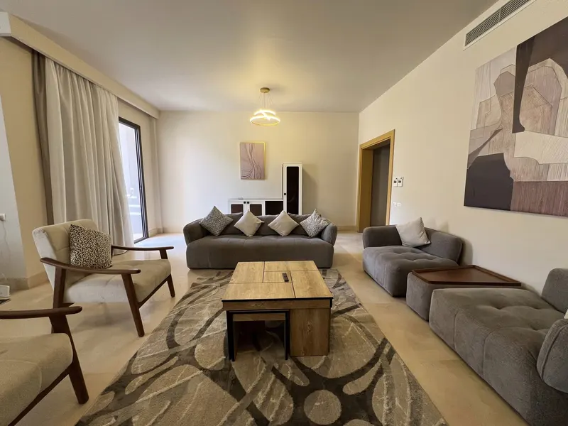 The Stone Wall Residence — 3-Bedroom Apartment, Sheikh Zayed, photo 3