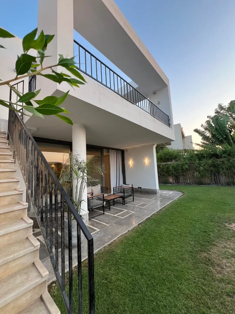 Timber Pergola and Sunset Terrace — 4-Bedroom Villa, Sheikh Zayed, photo 2
